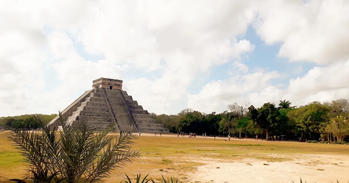 Entrance queue barriers at the gate of the Chichen Itza ruins visited with a GYG skip-the-line entry ticket in Yucatan, Mexico
